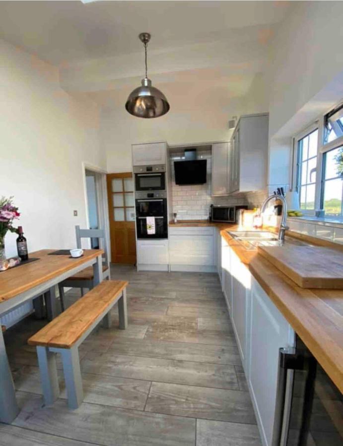 Near Woodbridge The Annexe Eyke Fantastic Views With Dog Secure Garden And Paddock Villa Exterior photo