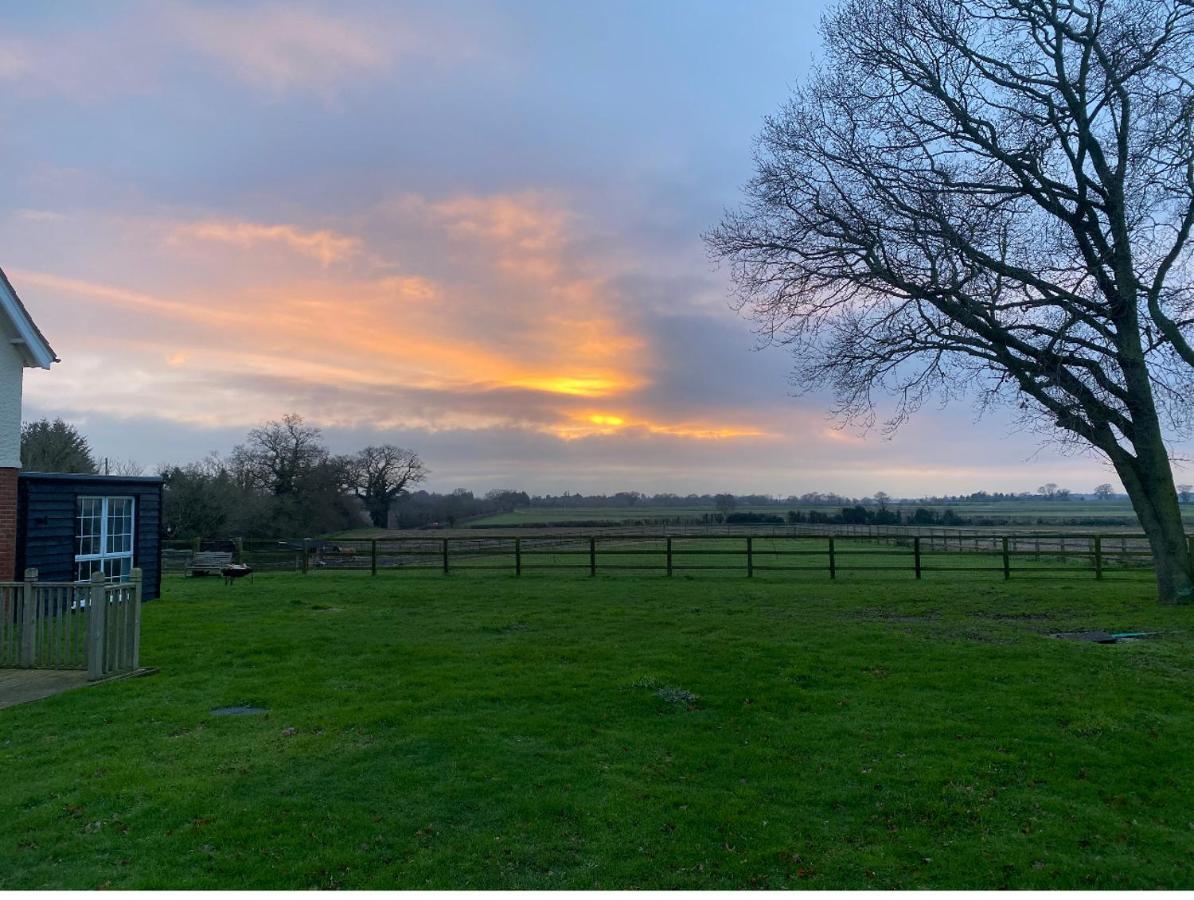 Near Woodbridge The Annexe Eyke Fantastic Views With Dog Secure Garden And Paddock Villa Exterior photo
